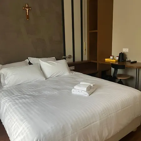 Centre De La Solitude Du Sauveur Отель *