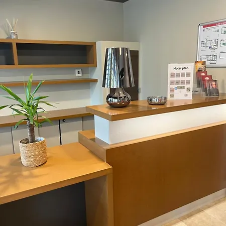 Centre De La Solitude Du Sauveur Отель Ле-Ман