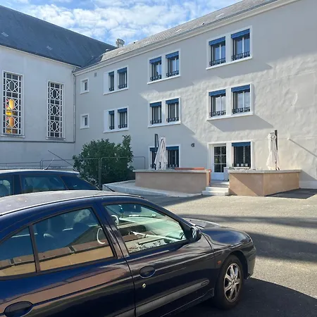 Отель Centre De La Solitude Du Sauveur Ле-Ман