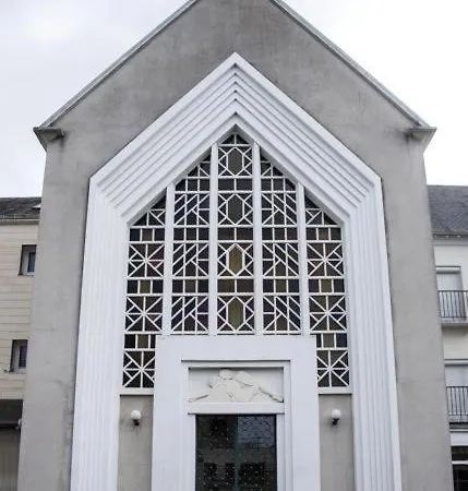 Centre De La Solitude Du Sauveur Ле-Ман